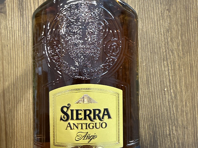 Текила SIERRA ANTIGUO  Anejo 100%Agave