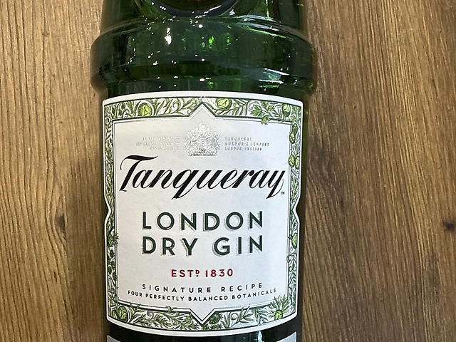 Джин  Tanqueray