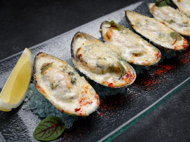 New Zealand mussels baked with cheese sauce