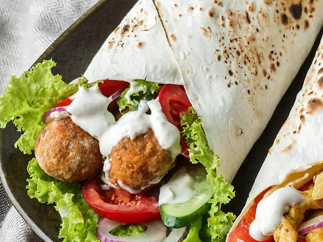 Фалафель в арабском лаваші