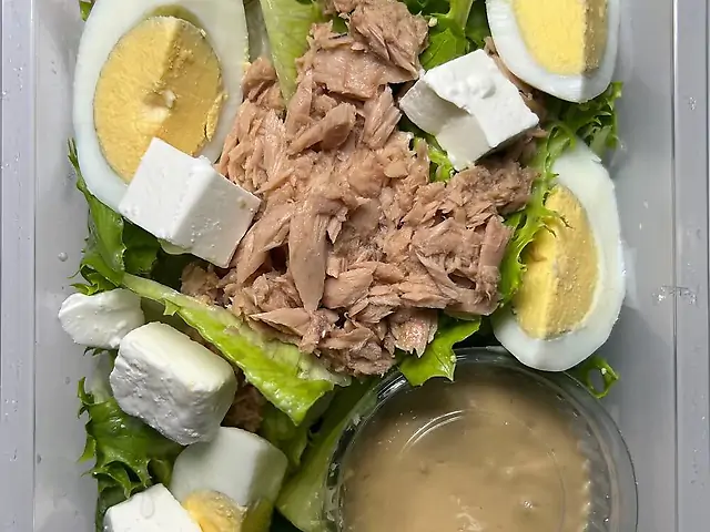 Салат з тунцем.