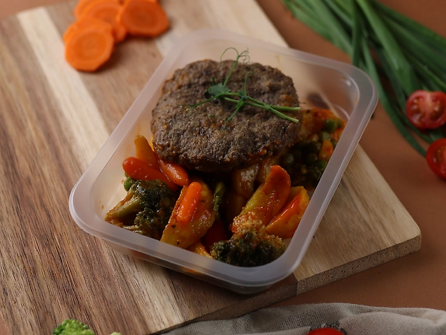 XL Box&numero;3 Рагу овочами, біфштекс.