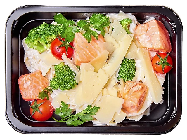 Паста фетучіні з лососем