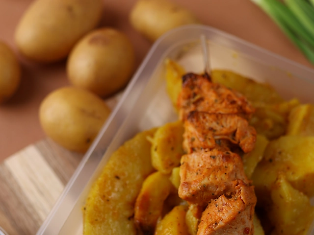 XL Box &numero;1 Картопля запечена, шашлик курячий.