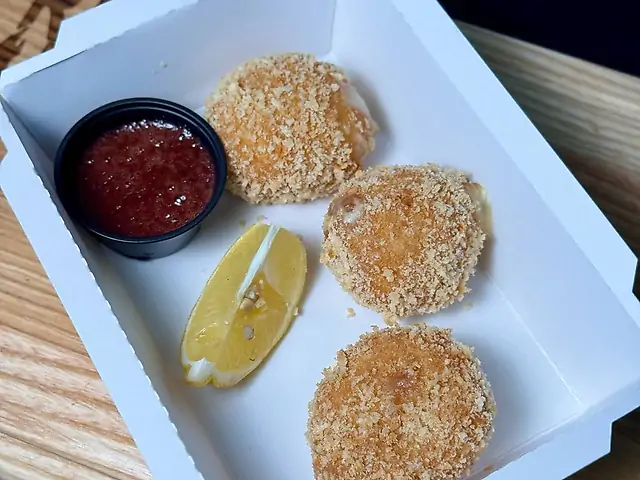 Креветка Болл-фрі з полуничним соусом