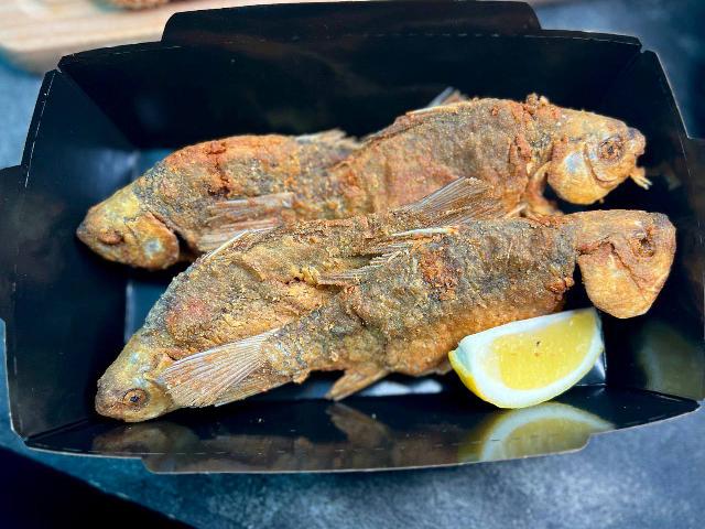 Карасі з кисло-солодким соусом