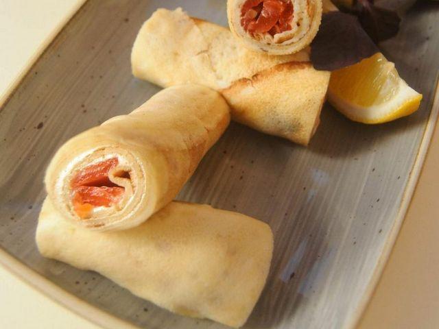 Блины с форелью и сыром
