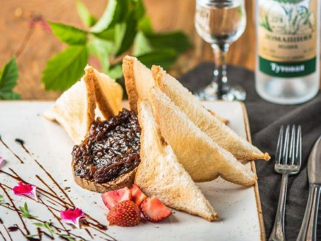 Паштет из куриной печени с луковым вареньем