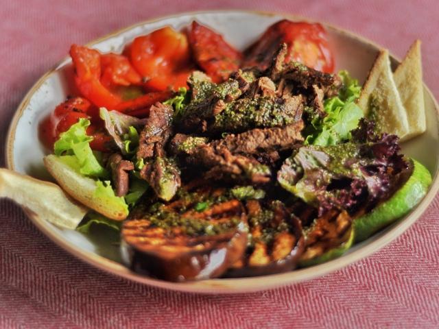 Теплый гриль с телятиной и овощами