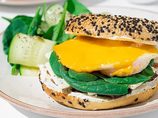 Бейгл Melt з яйцем, Бейгл Melt з курячим яйцем