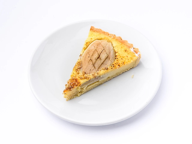 Пиріг з грушею, крем сиром та горіхами