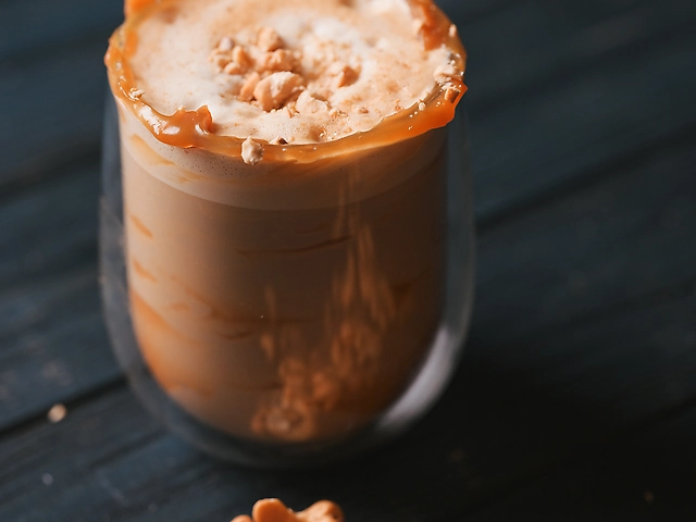 Кеш"ю капучино з солоною карамеллю