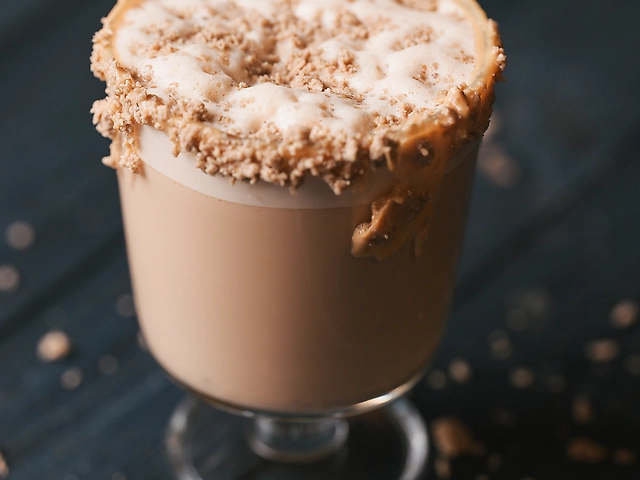 Раф з арахісовою пастою та халвою