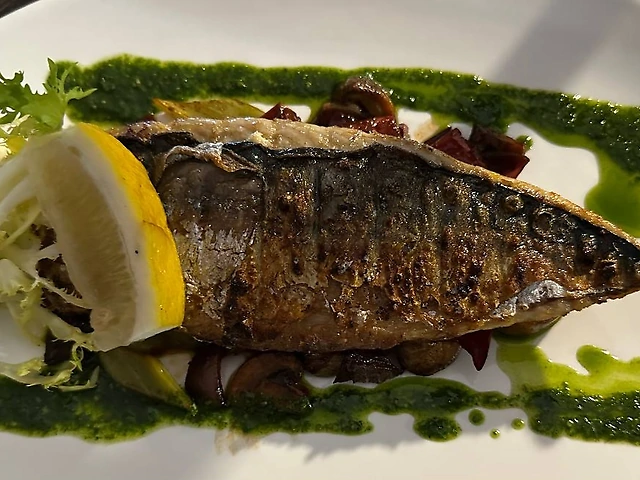 Скумбрія на мангалі