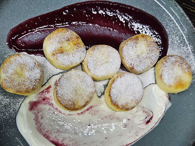 Сирники зі сметаною