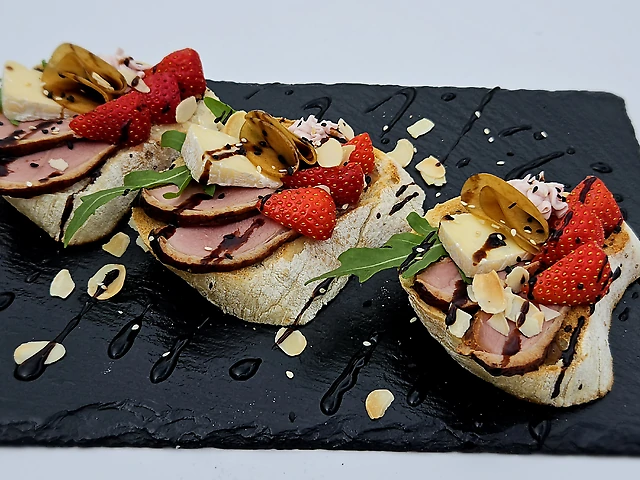 Bruschetta with duck