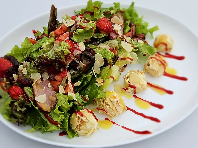 salad with smoked duck breast