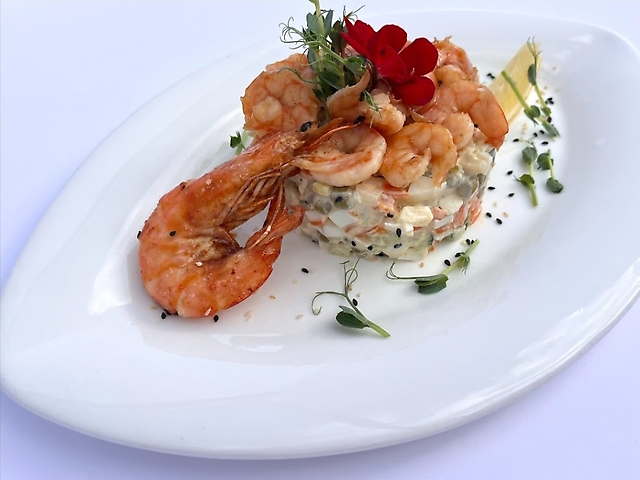 Олів'є з креветкою та свіжим огірком