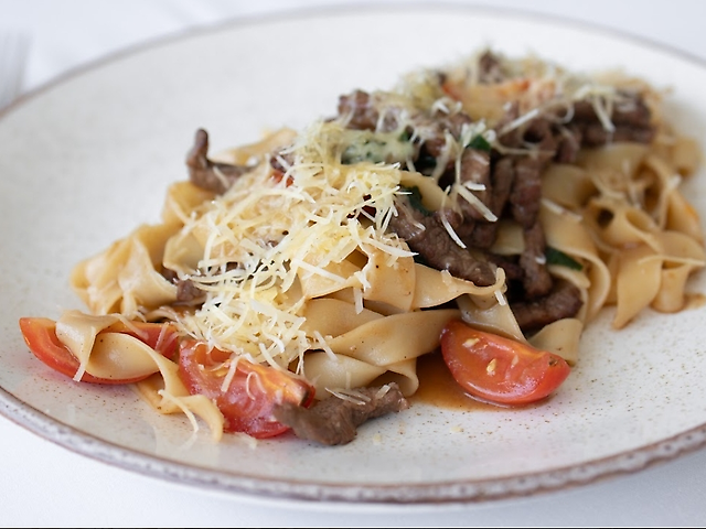 Fettuccine with veal with Demi-glacé sauce