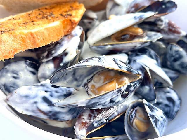 Black Sea mussels in a sauce of your choice