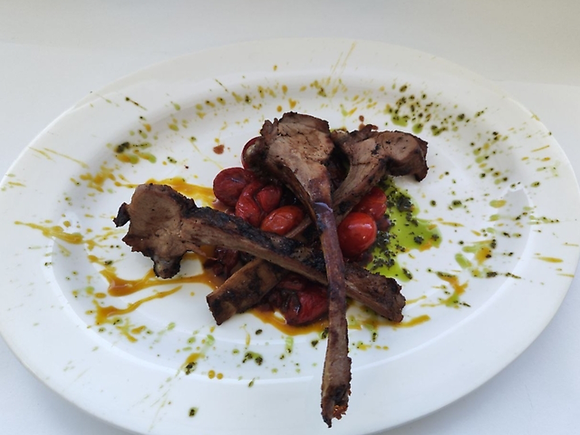Veal loin with roasted pepper and cherry tomatoes