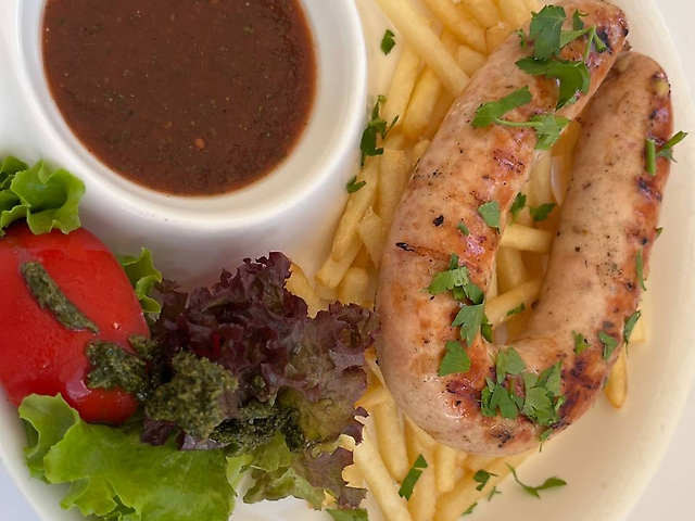 Chicken kebab with pita and sauce