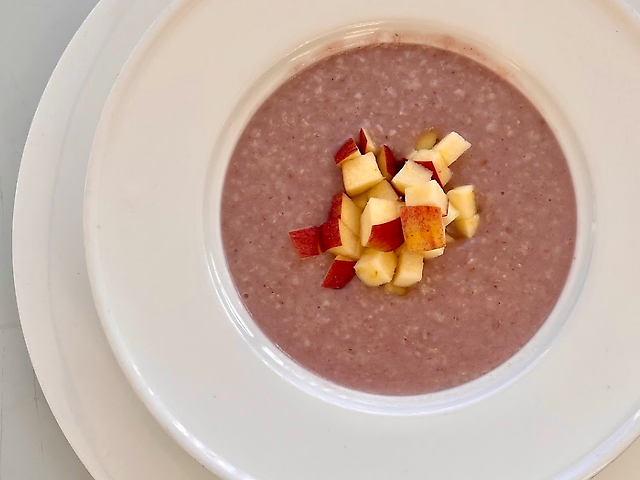 Oatmeal with fruit and berry sauce