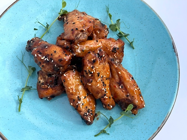 Chicken wings in sweet and sour sauce