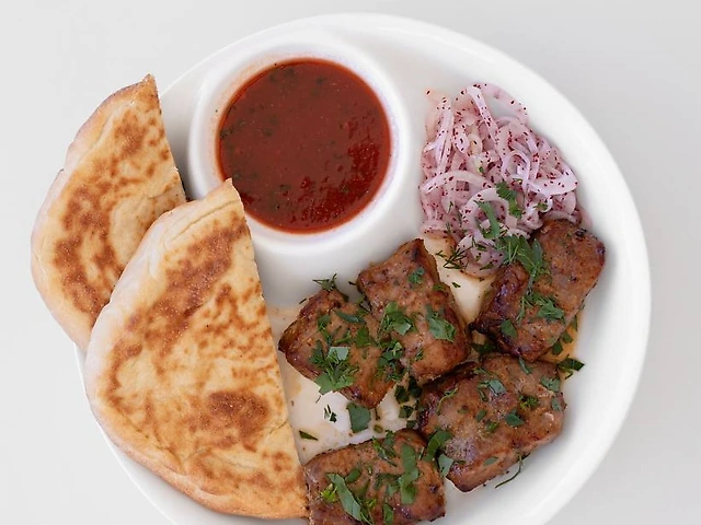 Veal kebab with pita and sauce