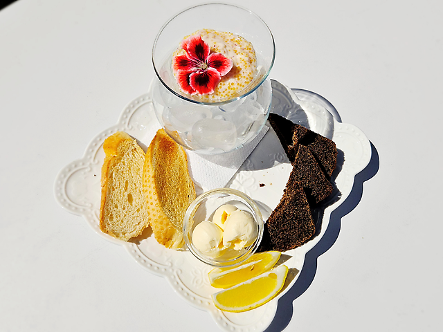 Pike caviar with toast and butter