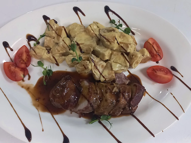 Pork fillet in bacon