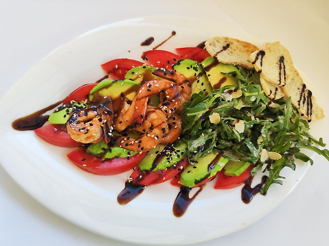 Salad with tiger prawns