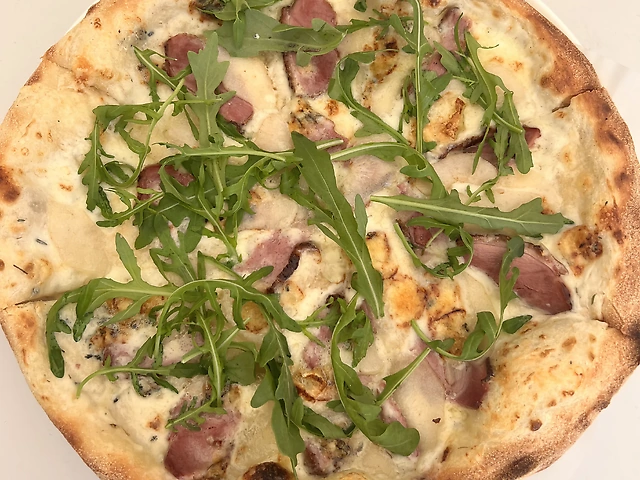 Pizza with smoked duck and pear