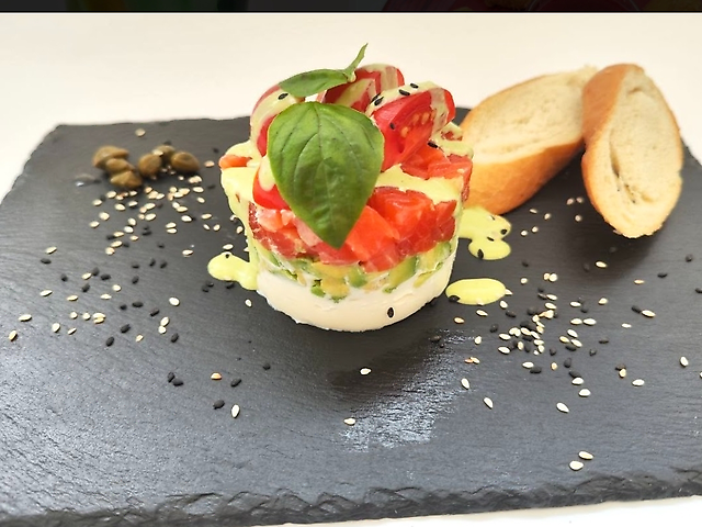 Salmon tartare