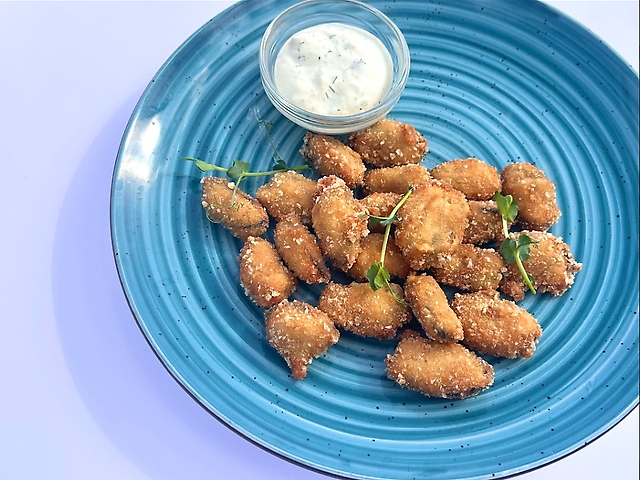 Fried mussels with tartar sauce