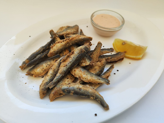 Sprat fries with Odessa sauce
