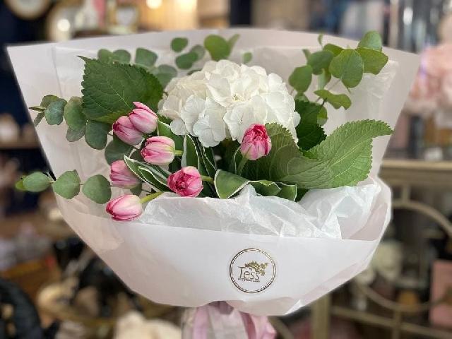 Букет (гортензия, эвкалипт, тюльпан )