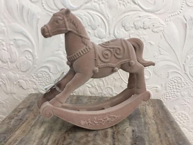 Статуэтка лошадь-качалка бархатная 22см (17316В)