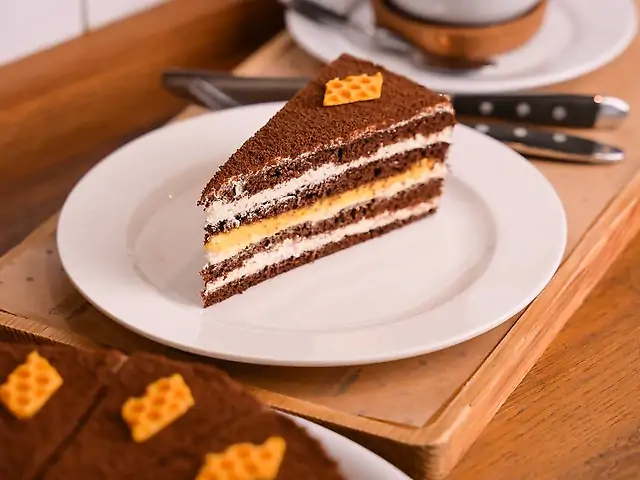 Шоколадний медовик з апельсином