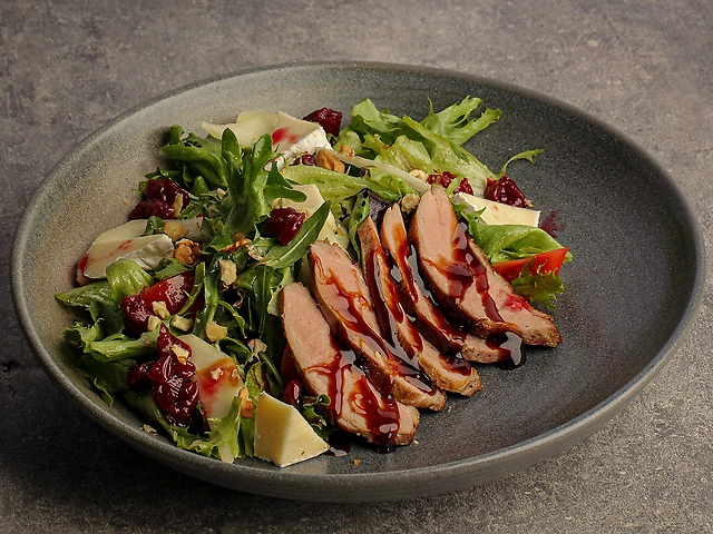 Салат з качкою та грушею 🆕