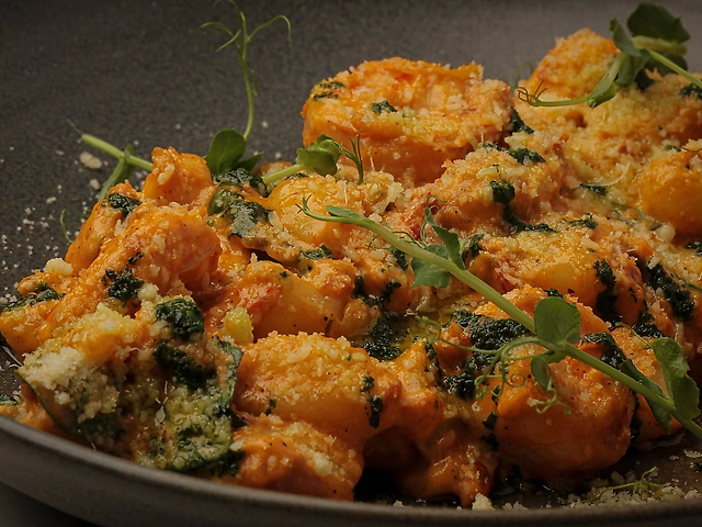 Ньокі з креветками та базиліковим соусом