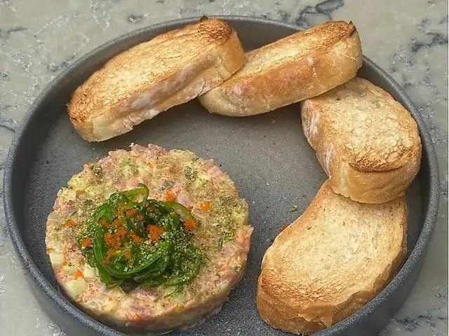 Тар-тар з тунця з чукою та м`ятою