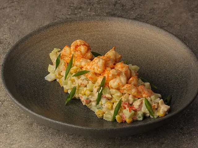 Крабовий салат з авокадо та креветками