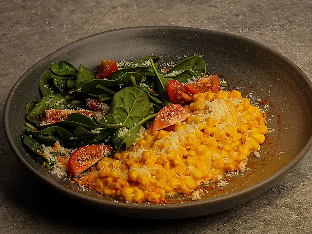 Солодка кукурудза з сирним соусом