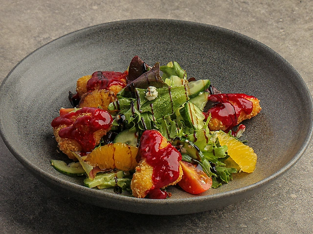 з камамбером фрі та апельсинами