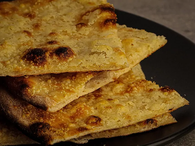 Фокача пшенична з пармезаном