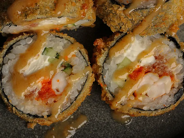 Банзай з креветкою та тунцем