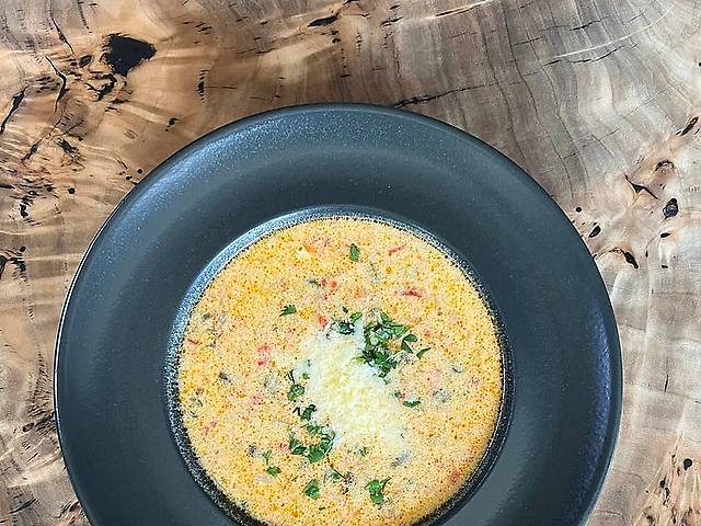 Вершковий суп з лососем