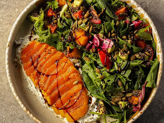 Салат з гарбузом, авокадо та кіноа