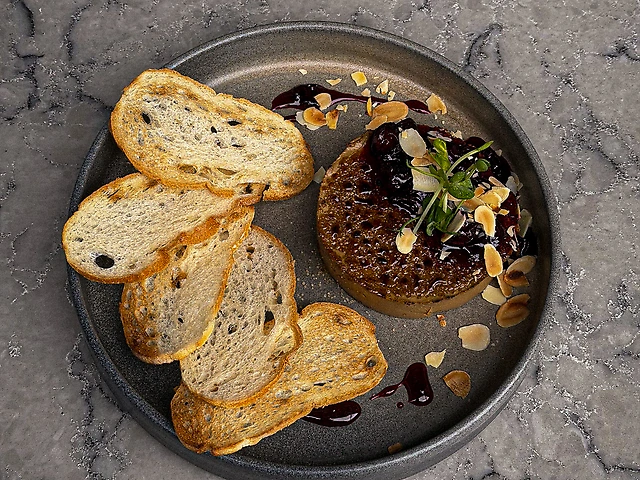 Паштет з вишневим соусом